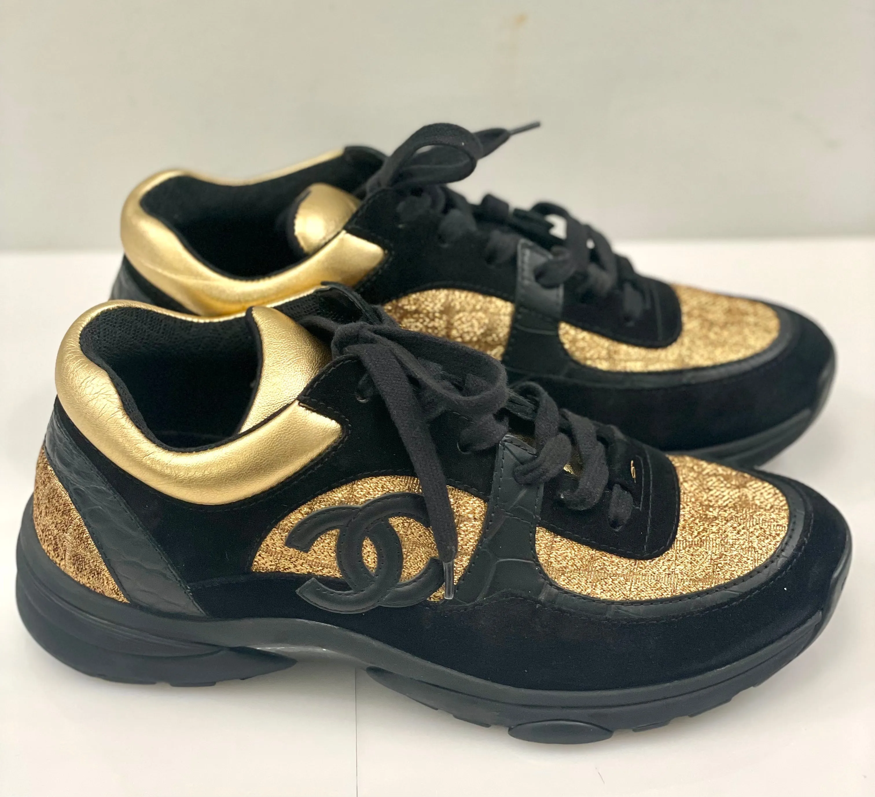 CHANEL CC  METALLIC SUEDE CALFSKIN MIXED FABRIC SNEAKERS