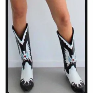 Ladies Embroidery Western Cowboy Boots Mid-Calf Pointy Toe Chunky Heel Cowgirl Boots