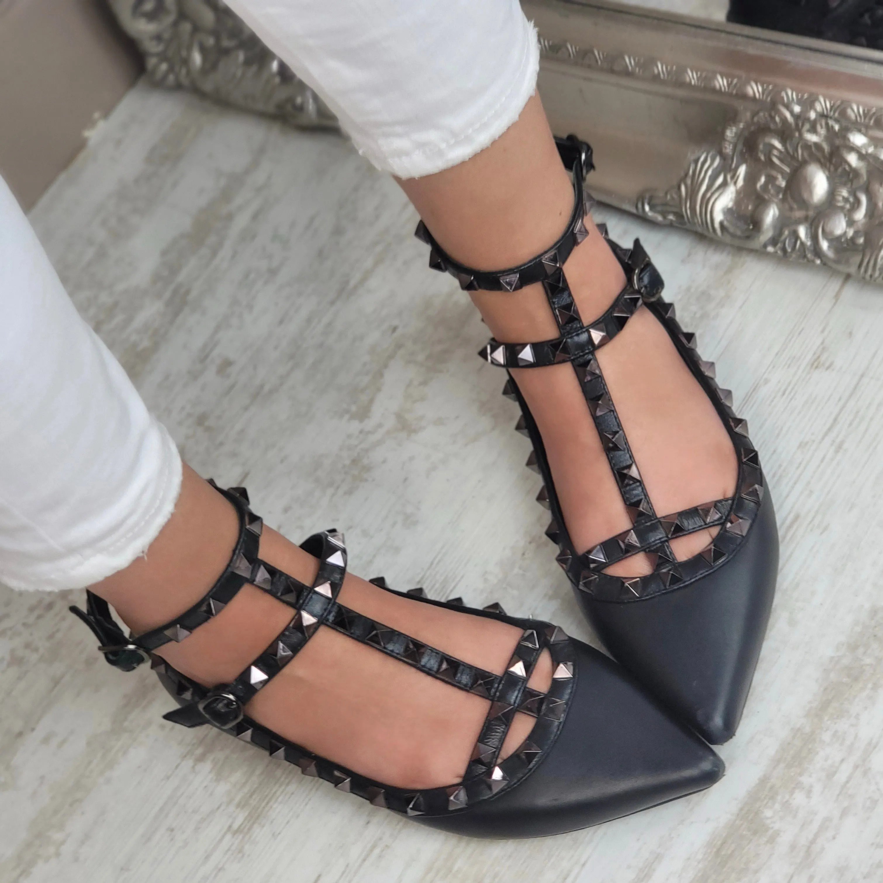VALENTINO GARAVANI ROCKSTUD FLATS EU 36/ UK 3